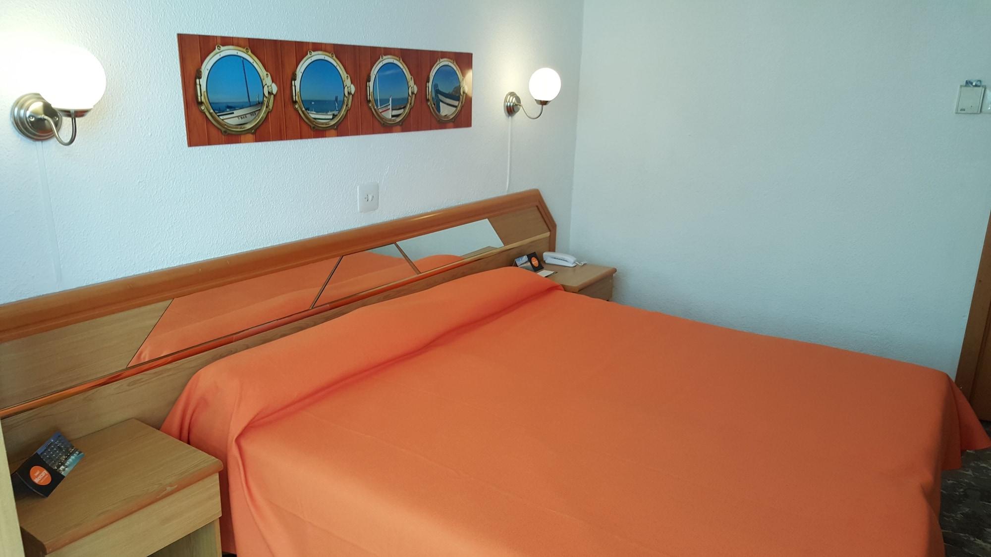 Hotel Fragata กาเลญา ภายนอก รูปภาพ