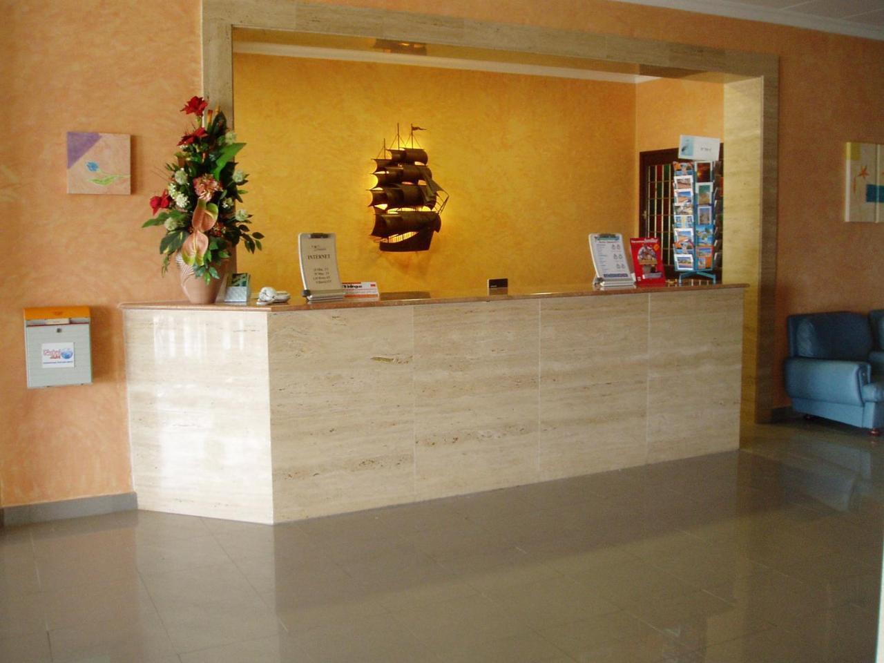 Hotel Fragata กาเลญา ภายนอก รูปภาพ